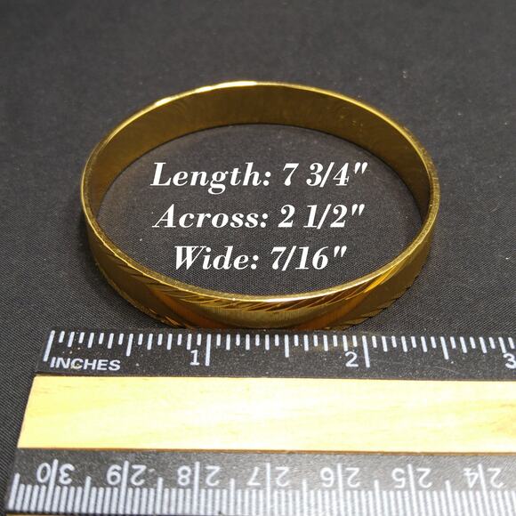 Monet 1960 Textured Gold Plated Bangle Bracelet #3263 Vintage Jewelry Book Piece - Picture 9 of 10